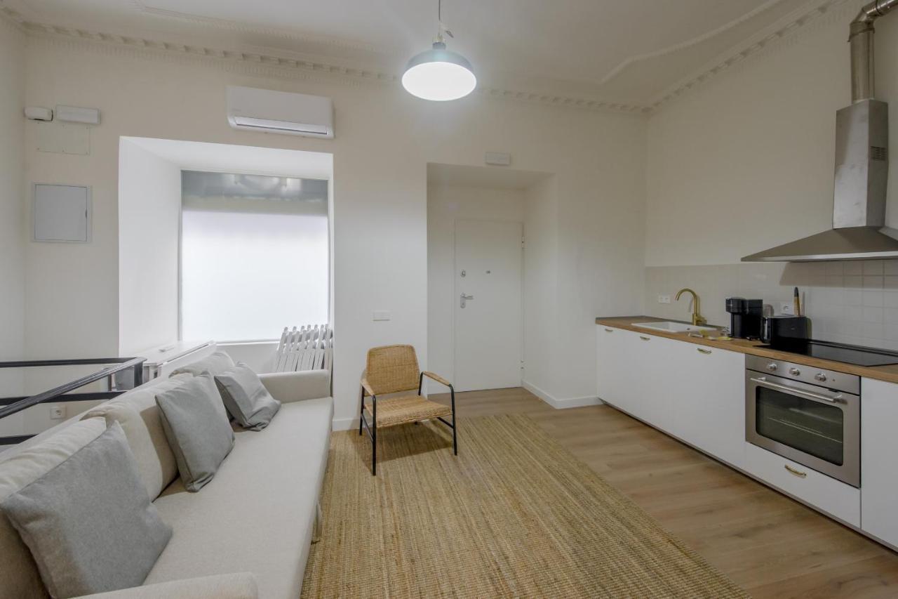 Modern Apt & Cool Interior Design En El Retiro Apartment Madrid Exterior photo