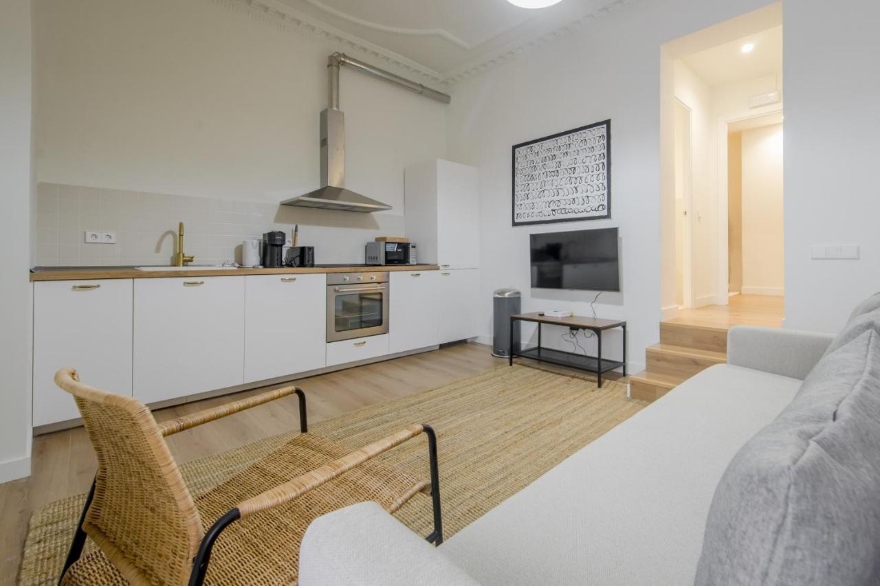 Modern Apt & Cool Interior Design En El Retiro Apartment Madrid Exterior photo