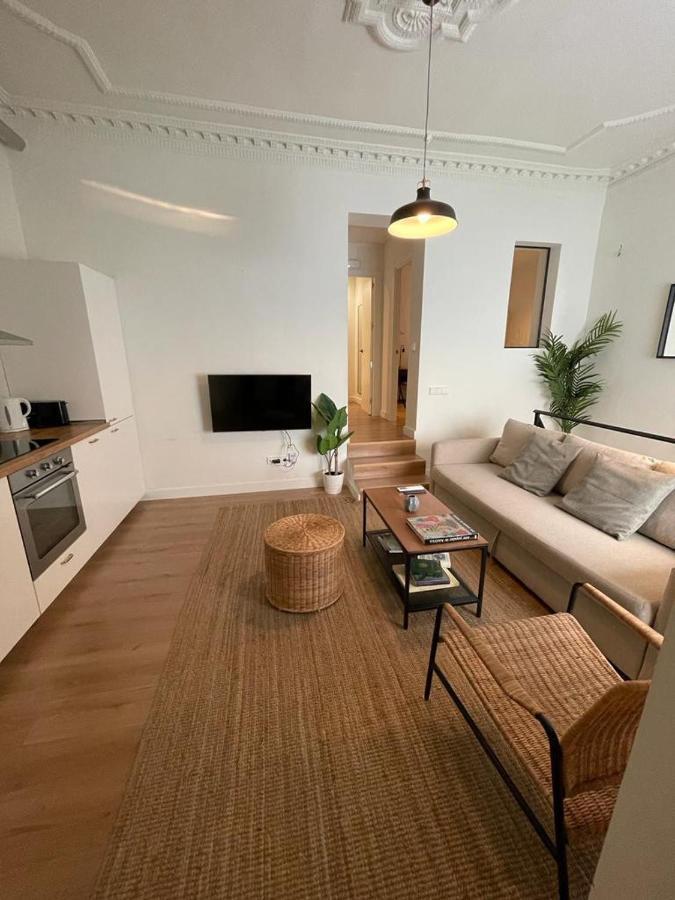 Modern Apt & Cool Interior Design En El Retiro Apartment Madrid Exterior photo