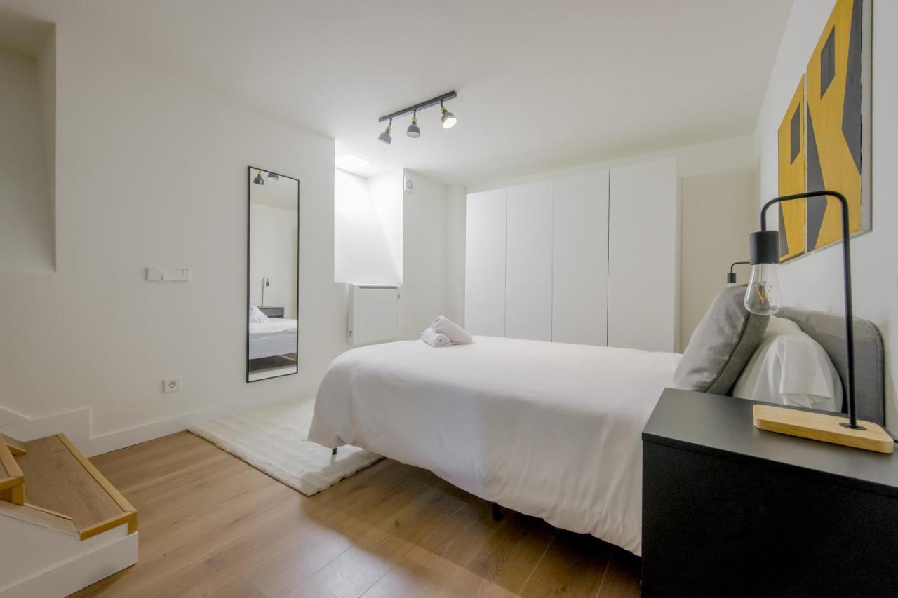 Modern Apt & Cool Interior Design En El Retiro Apartment Madrid Exterior photo