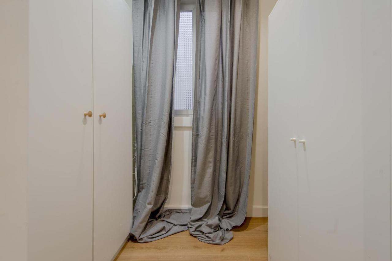 Modern Apt & Cool Interior Design En El Retiro Apartment Madrid Exterior photo