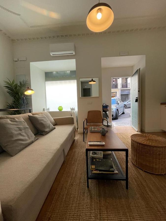 Modern Apt & Cool Interior Design En El Retiro Apartment Madrid Exterior photo