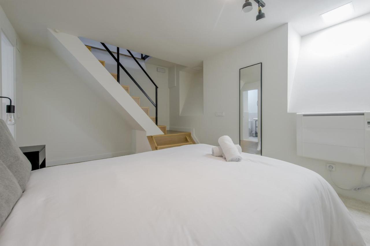 Modern Apt & Cool Interior Design En El Retiro Apartment Madrid Exterior photo