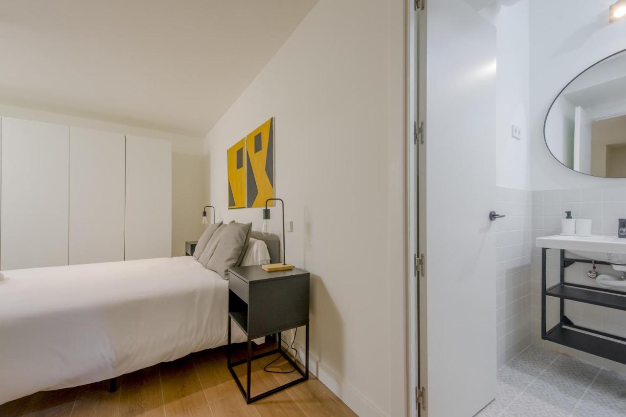 Modern Apt & Cool Interior Design En El Retiro Apartment Madrid Exterior photo